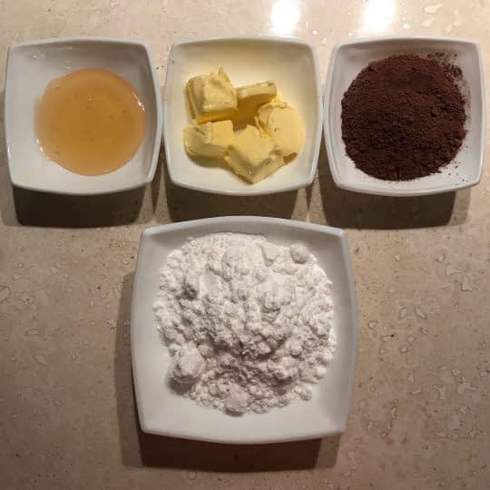 مواد لازم برای تهیه سس شکلات فوری