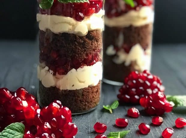 طرز تهیه چیز کیک لیوانی سریع مخصوص شب یلدا چیز کیک لیوانی سریع مخصوص شب یلدا