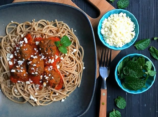 طرز تهیه میت بال پنیری با سس گوجه فرنگی Meatballs with tomato sauce