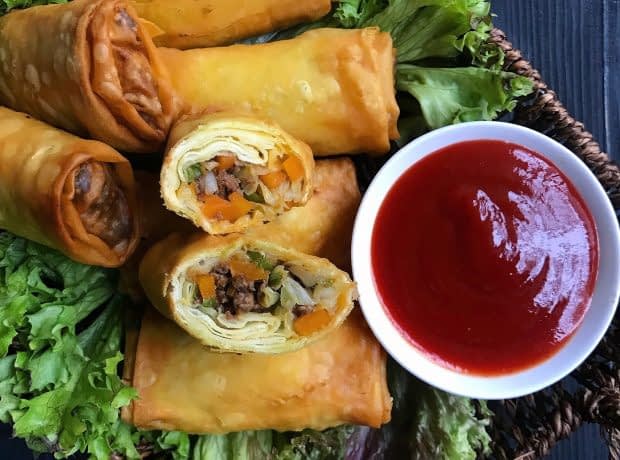 طرز تهیه بورک گوشت و سبزیجات مرحله به مرحله meat and vegetable egg rolls