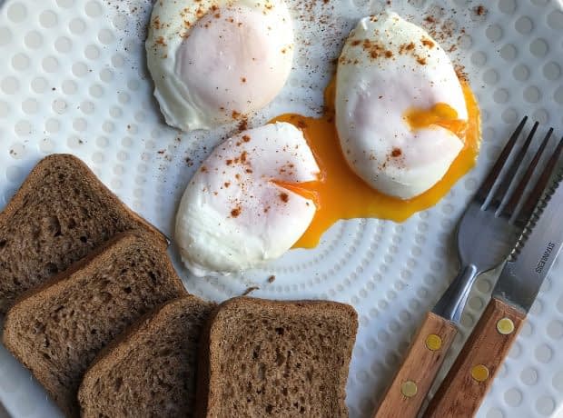 روش تهیه تخم مرغ آب پز بدون پوست (پوچد اگز) poached eggs