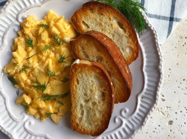 طرز تهیه اسکرامبل اگ صبحانه خوشمزه و ساده scrambled eggs