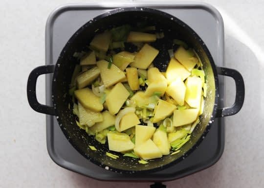 اضافه کردن سیب زمینی