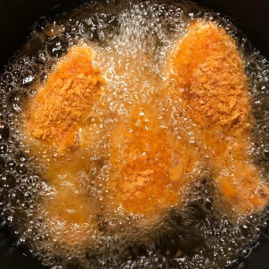 سرخ کردن مرغ
