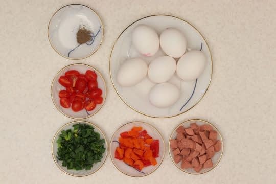 مواد لازم برای تهیه مافین سوسیس تخم مرغی