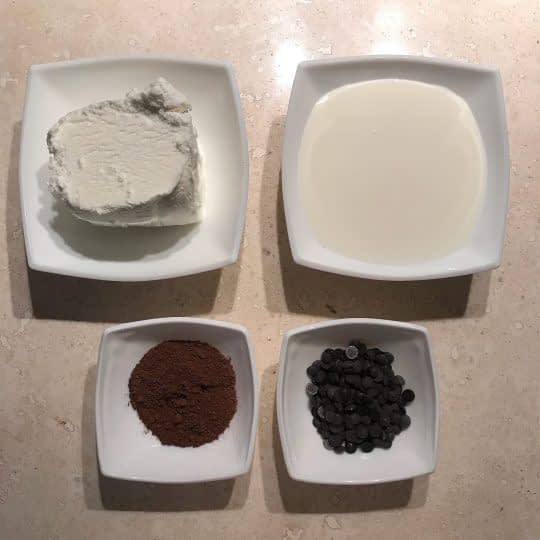 مواد لازم برای تهیه میلک شیک شکلاتی