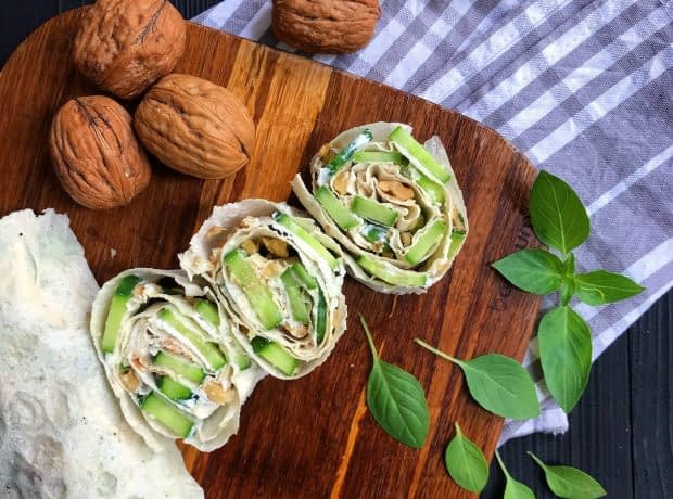طرز تهیه رول پنیر و گردو rolled cheese and walnut sandwich