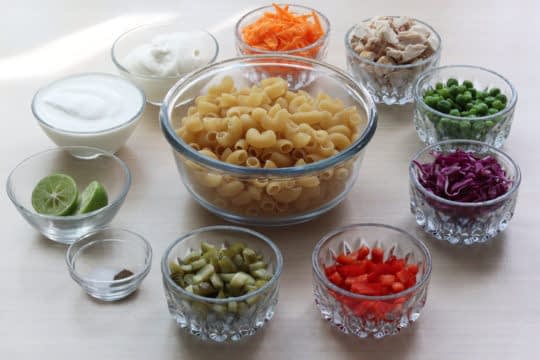 مواد لازم برای سالاد ماکارونی