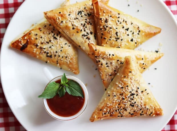 طرز تهیه سمبوسه با خمیر یوفکا samosa