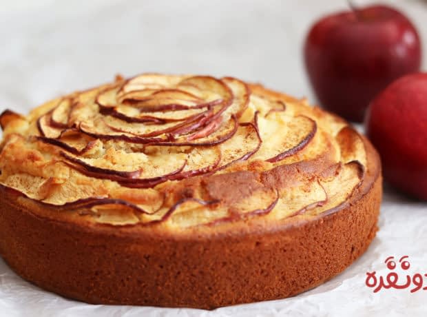 طرز تهیه کیک سیب و دارچین به شکل گل apple cake