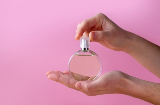 راهکاری برای خرید عطر زنانه با قیمت مناسب • دونفره راهکاری برای خرید عطر زنانه با قیمت مناسب • دونفره