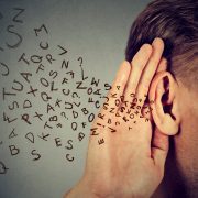 برای رفع مشکل کم شنوایی و ناشنوایی به چه متخصصینی باید مراجعه کنیم؟